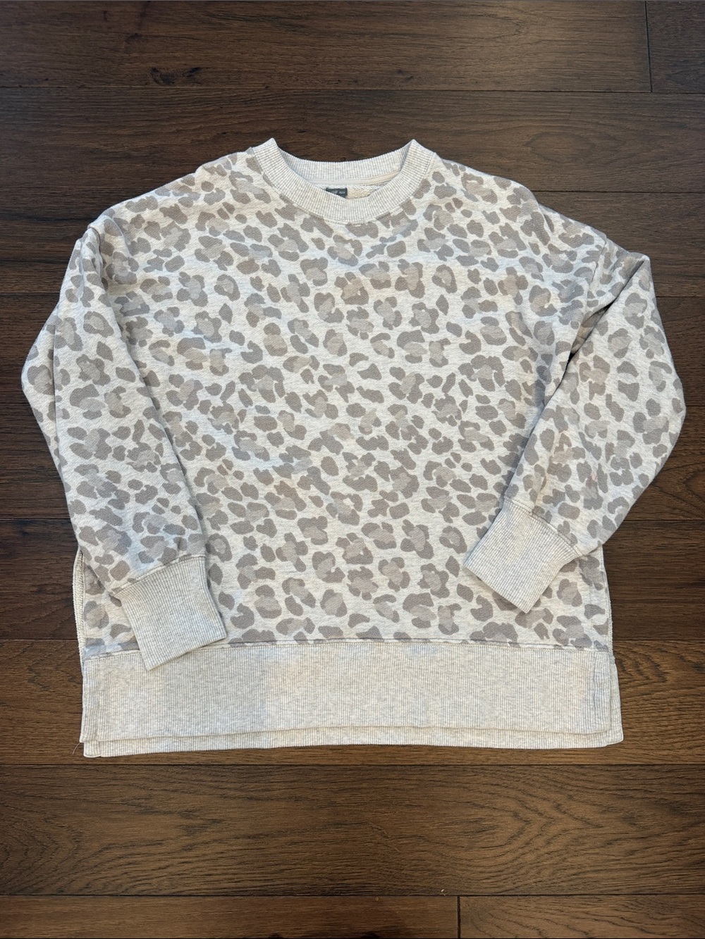 Aerie Oversized Leopard Gray Print Sweatshirt Size XS - C12-030